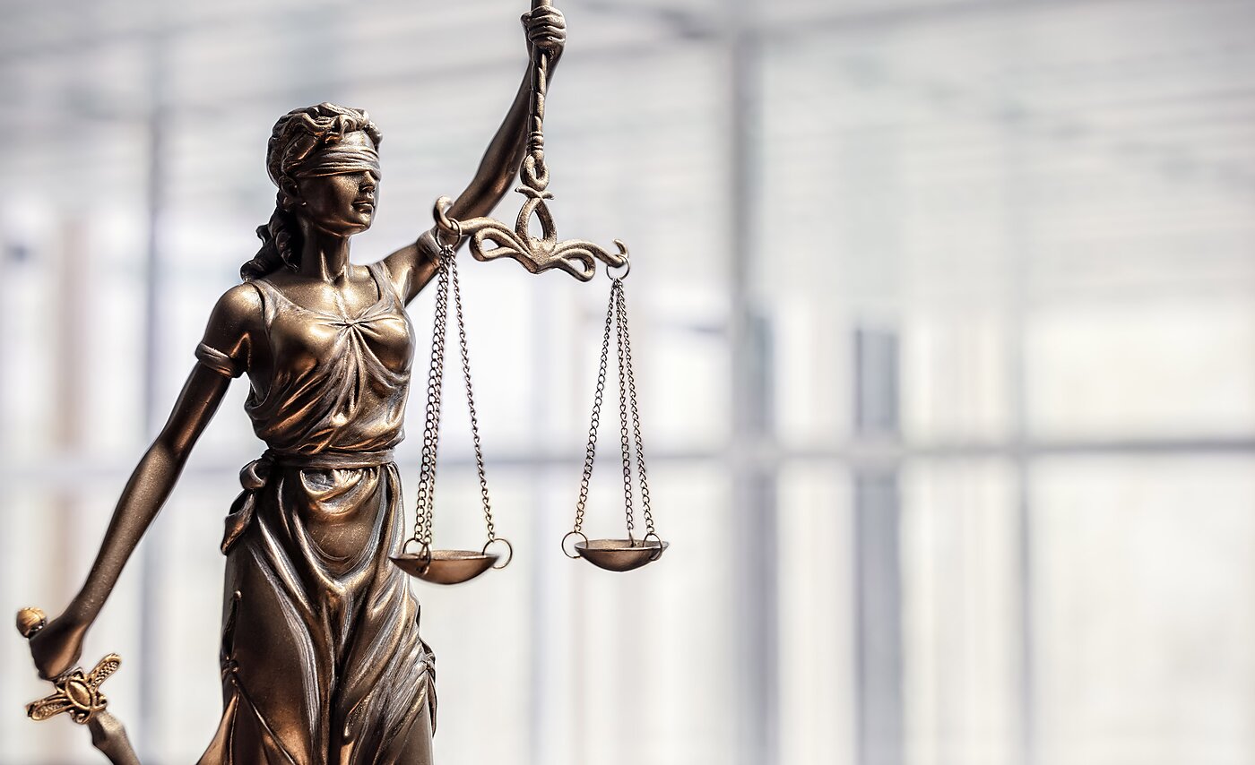 statue of justice and the scales